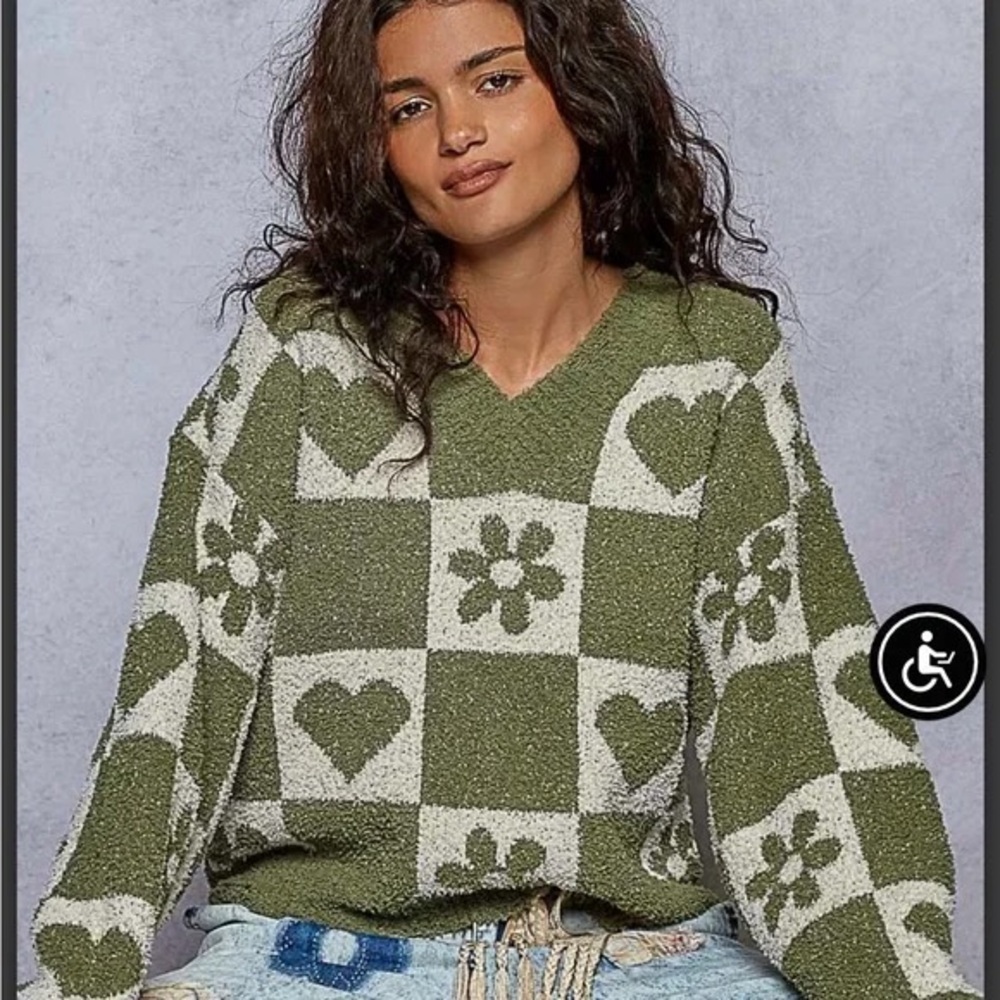 Floral Heart V-Neck Sweater in Olive and Cream